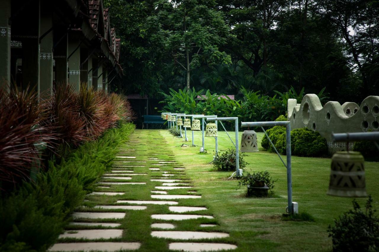 Breathing Earth - Rooms And Pool Calcutta  Esterno foto