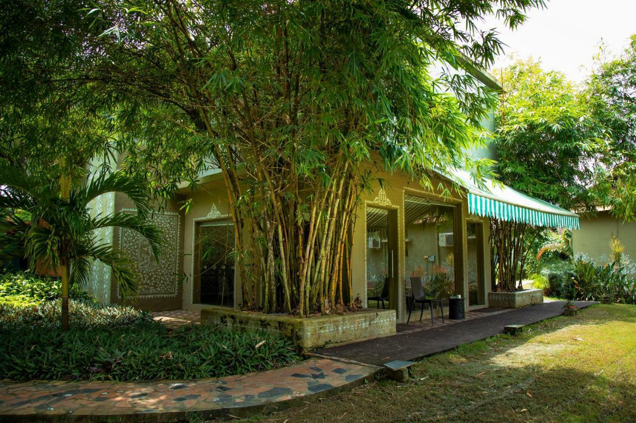 Breathing Earth - Rooms And Pool Calcutta  Esterno foto